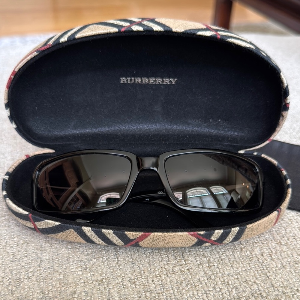 Burberry Black Sunglasses with Classic Check Case - Picture 2 of 9